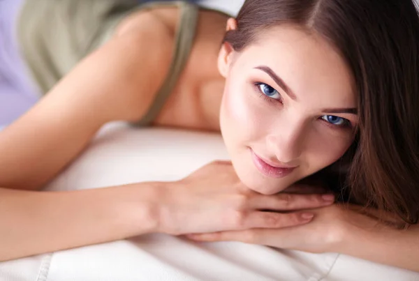 Beautiful young woman lying on the sofa — Stock Photo, Image