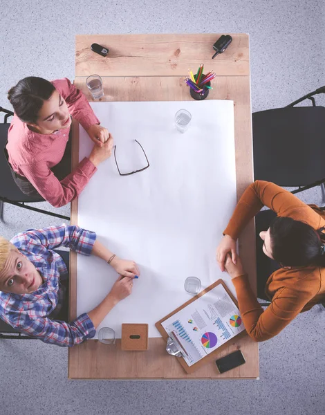 Business people shaking hands, finishing up a meeting — Stock Photo, Image