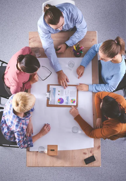 Business people shaking hands, finishing up a meeting — Stock Photo, Image