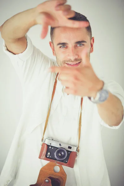 Młody człowiek z aparatem. na białym tle nad białym — Zdjęcie stockowe