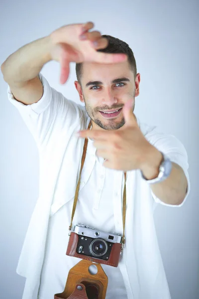 Jovem com câmara. Isolado sobre fundo branco — Fotografia de Stock