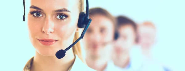 Atractivos jóvenes empresarios y colegas positivos en una oficina de call center — Foto de Stock