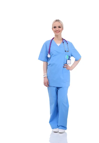 Retrato de doctora de pie contra aislada sobre fondo blanco. Mujer doctora. —  Fotos de Stock