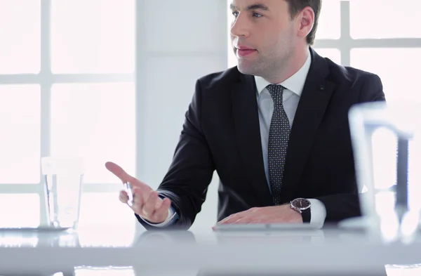 Portrait of young man sitting at his desk in the office. — Stock Photo, Image