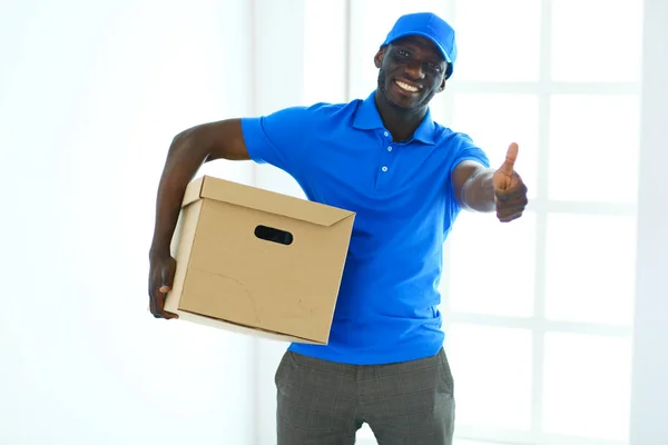 Portrait of an handsome happy deliverer with box — Stock Photo, Image