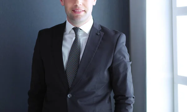 Portrait of a confident mature businessman standing outside — Stock Photo, Image