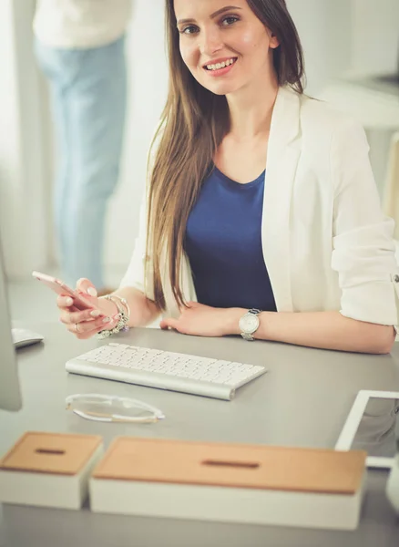 Attractive business woman working on laptop at office. Business people — Stock Photo, Image