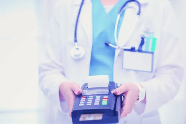 Doctor is holding payment terminal in hands. Paying for health care. Doctor — Stock Photo, Image