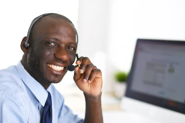 African american businessman on headset working on his laptop — Stock Photo, Image