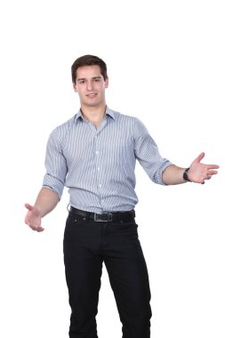 Beyaz arka planda izole edilmiş genç bir adamın portresi