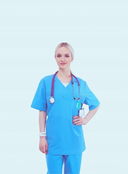 Портрет жінки-лікаря, що стоїть на тлі ізольованої на білому тлі. Жінка лікар . — стокове фото