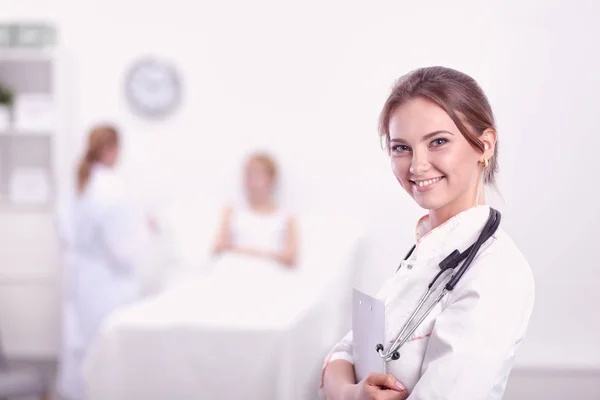 Portrait of woman doctor standing at hospital — Stock Photo, Image