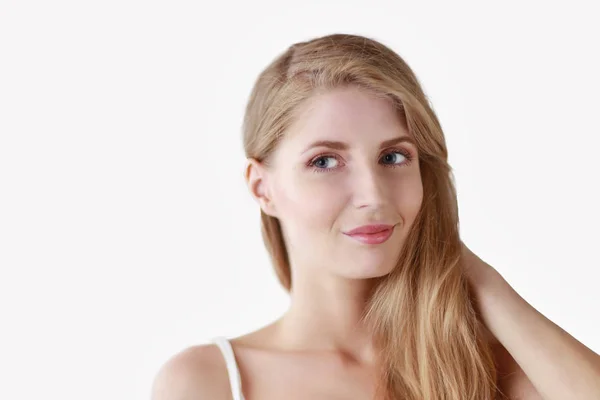 Retrato de mujer hermosa aislada sobre fondo gris — Foto de Stock