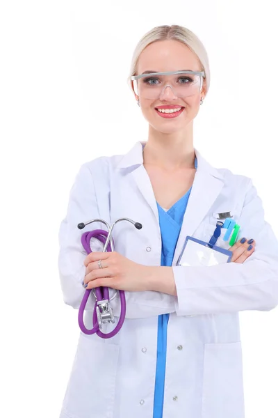 Retrato de doctora de pie contra aislada sobre fondo blanco. Mujer doctora. —  Fotos de Stock