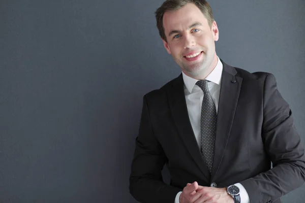 Portrait of a confident mature businessman standing outside. — Stock Photo, Image