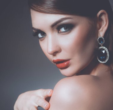 güzel bir kadınla akşam makyaj