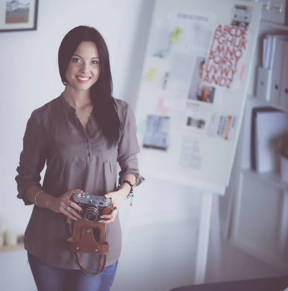 Female photographer sitting on the desk with laptop — Stock Photo, Image