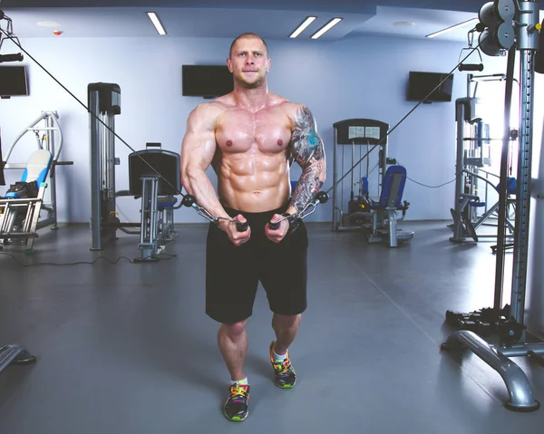 Young man training at gym with exercises . Young man — Stock Photo, Image