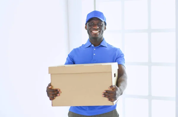 Portrait of an handsome happy deliverer with box — Stock Photo, Image