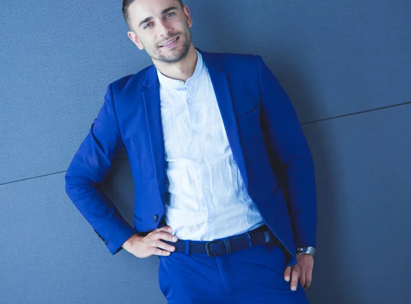 Young business man standing isolated on grey background — Stock Photo, Image