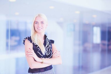 İş adamları toplantıdan sonra el sıkışıyor