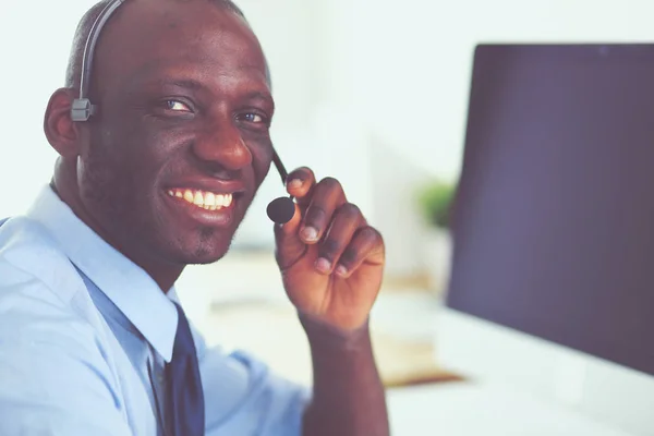 African american businessman on headset working on his laptop — Stock Photo, Image