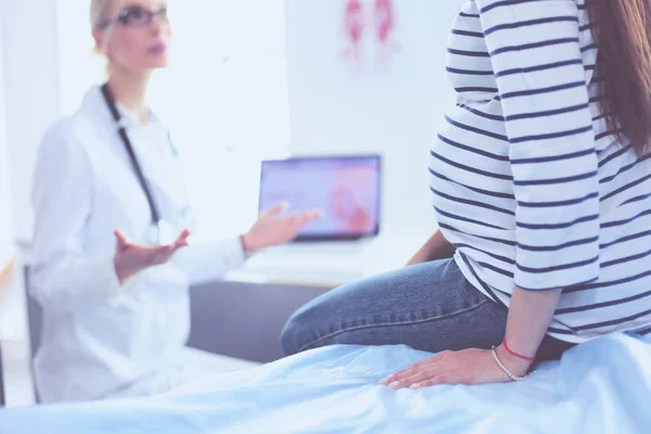 Beautiful smiling pregnant woman with the doctor at hospital — Stock Photo, Image