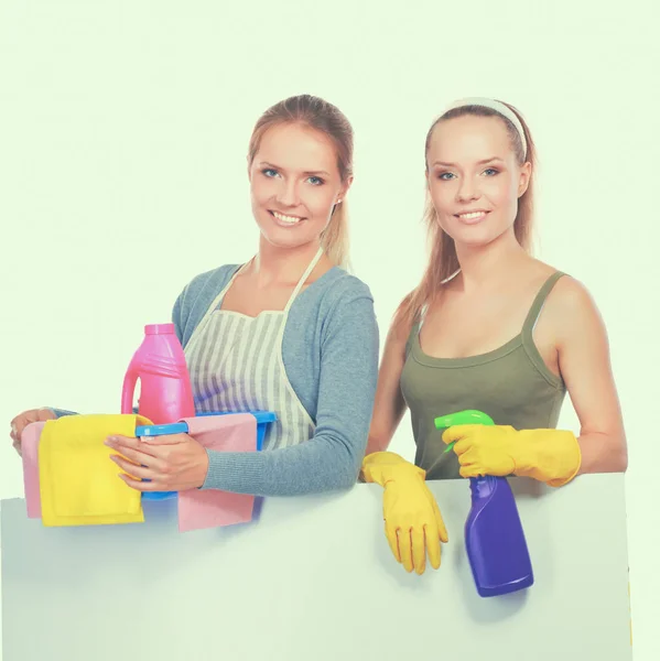 Dwie kobiety jest czyszczenie coś z wisp i spray uważnie. — Zdjęcie stockowe