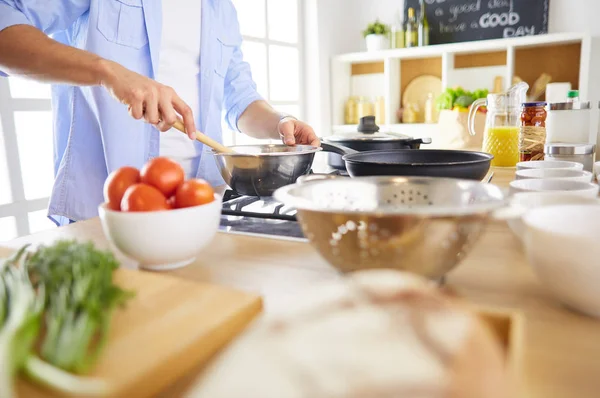 Man preparing delicious and healthy food in the home kitchen — Stock Photo, Image