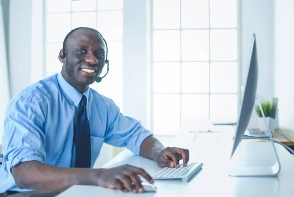 African american businessman on headset working on his laptop — Stock Photo, Image