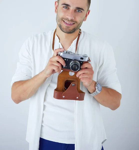 Un joven con cámara. Aislado sobre fondo blanco . —  Fotos de Stock