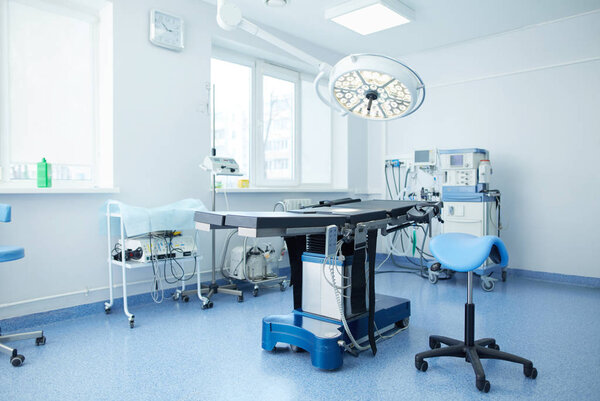 Интерьер операционной в современной клинике