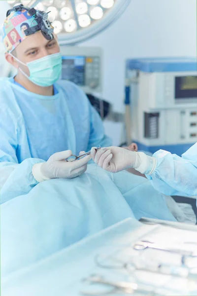 Male surgeon on background in operation room — Stock Photo, Image