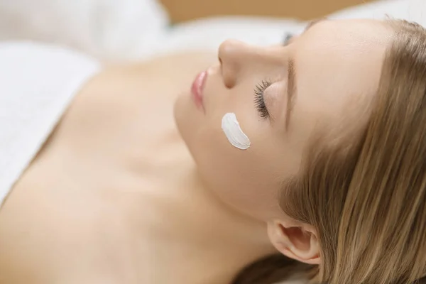 Picture of beautiful woman beautiful woman in spa salon — Stock Photo, Image