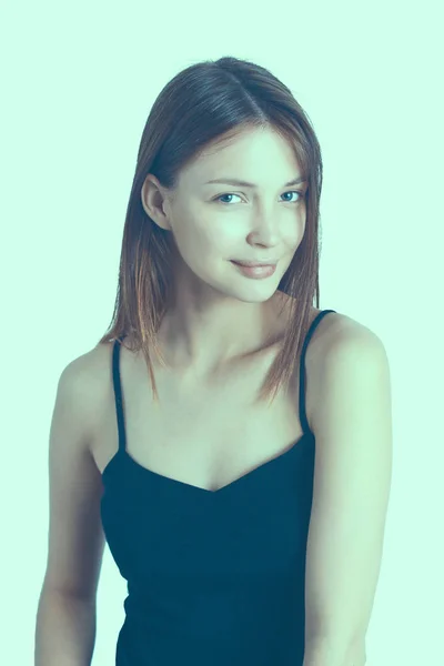 Портрет красивої жінки, ізольовані на сірому фоні — стокове фото