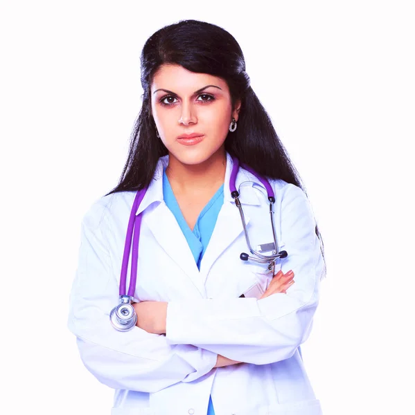 흰 배경 위에서 있는 클립보드와 청진기를 든 젊은 의사나 중개인 — 스톡 사진