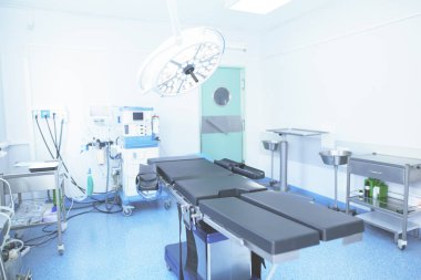 Modern klinikteki ameliyathane.