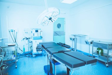 Modern klinikteki ameliyathane.
