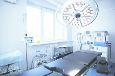 Modern klinikteki ameliyathane.