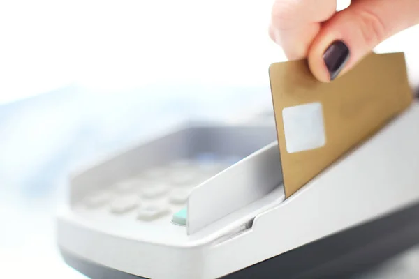 Credit card betaling, kopen en verkopen van producten diensten. Betaling per creditcard — Stockfoto