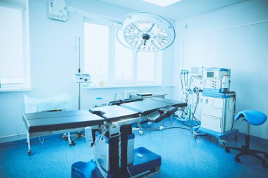 Modern klinikteki ameliyathane.