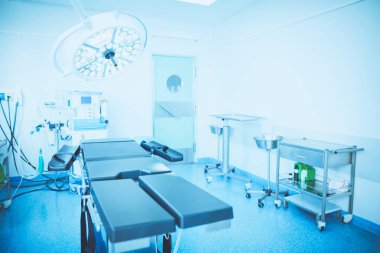 Modern klinikteki ameliyathane.