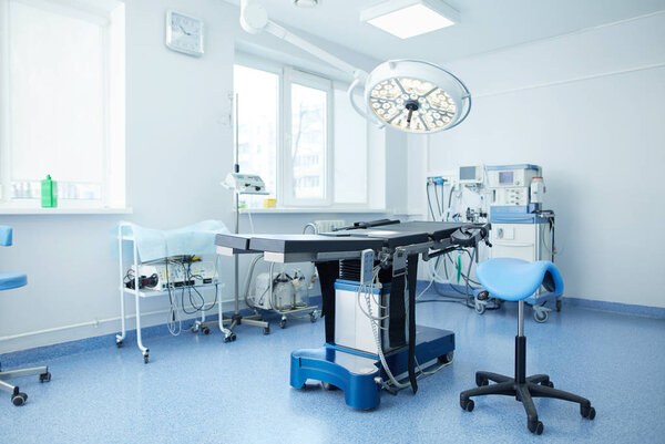 Интерьер операционной в современной клинике
