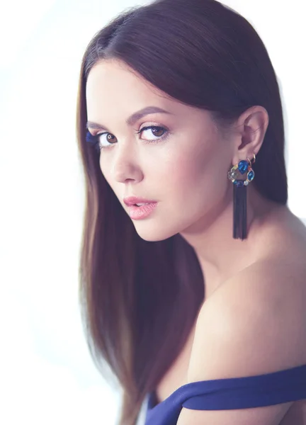 Schöne junge Frau mit professionellem Make-up — Stockfoto