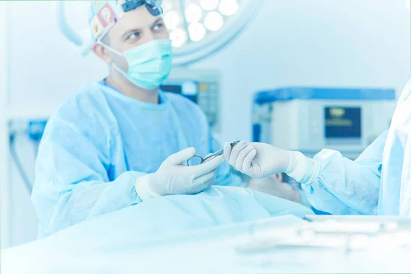 Male surgeon on background in operation room — Stock Photo, Image