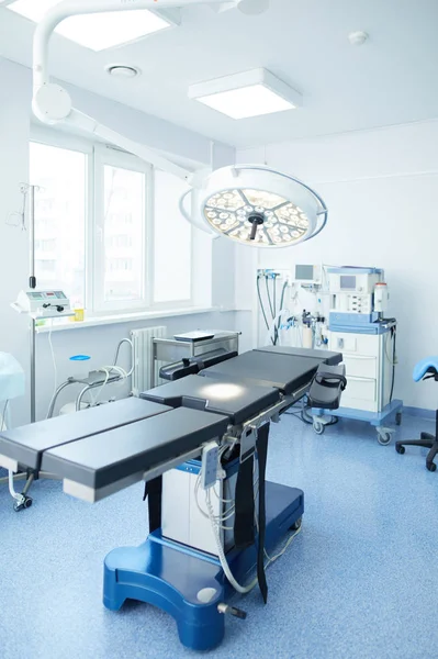Interiorul sălii de operație în clinica modernă — Fotografie, imagine de stoc