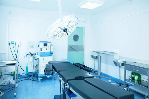 Interieur des Operationssaals in der modernen Klinik — Stockfoto