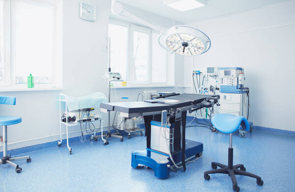 Интерьер операционной в современной клинике