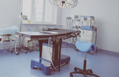 Modern klinikteki ameliyathane.