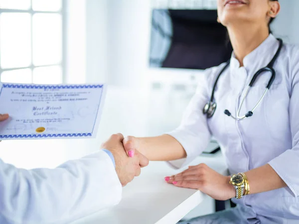 Doctor shakes hands with a patient isolated on white background — Stock Photo, Image